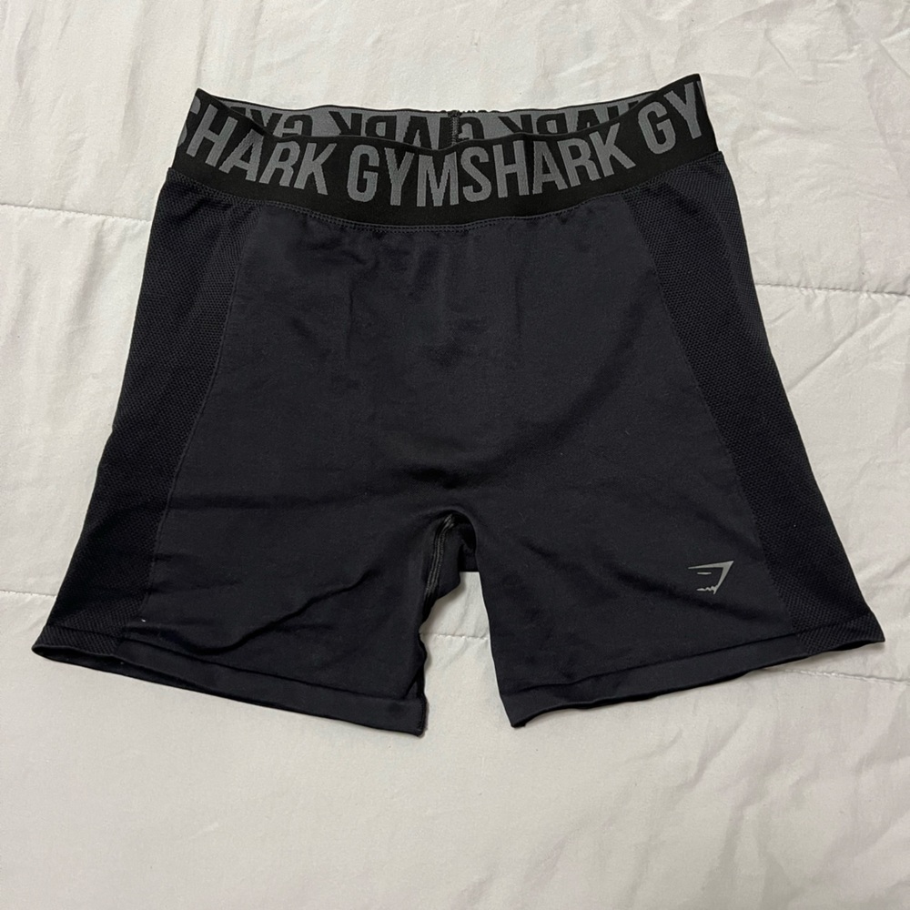 GYMSHARK BLACK SHORTS
